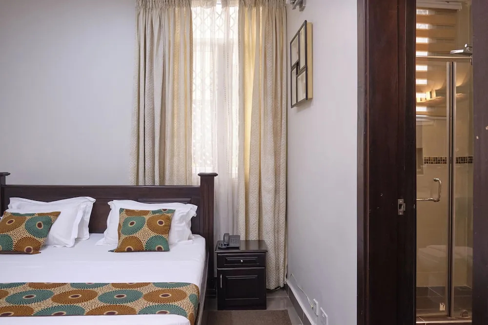 Photo - The Highbridge Guest Lodge