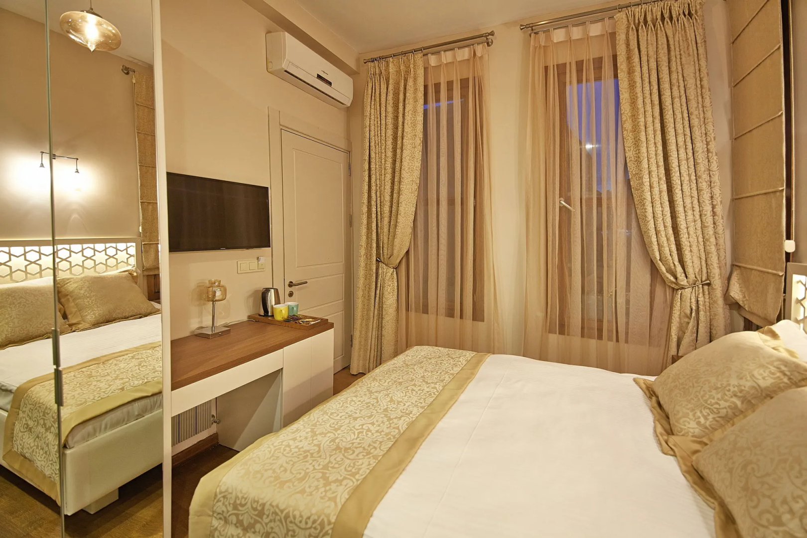Photo - Arart Hotel