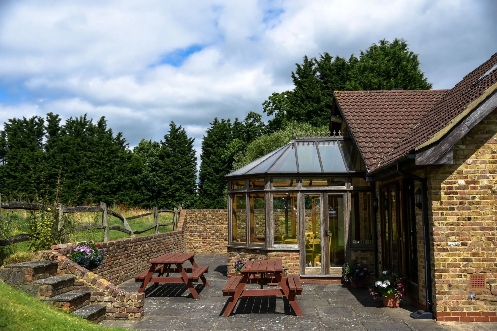 Photo - Little Foxes Hotel & Gatwick Airport Parking