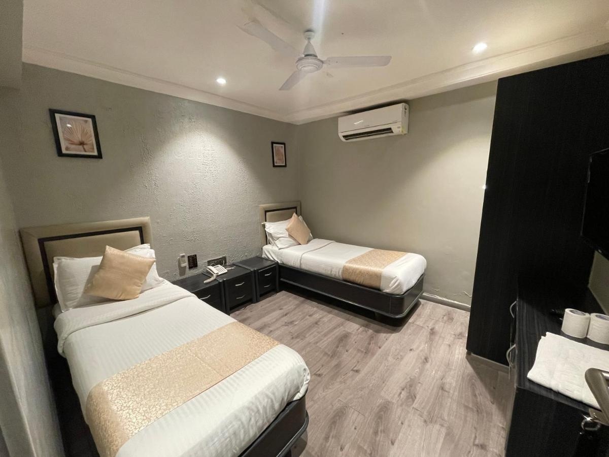Photo - Gulf Hotel Colaba