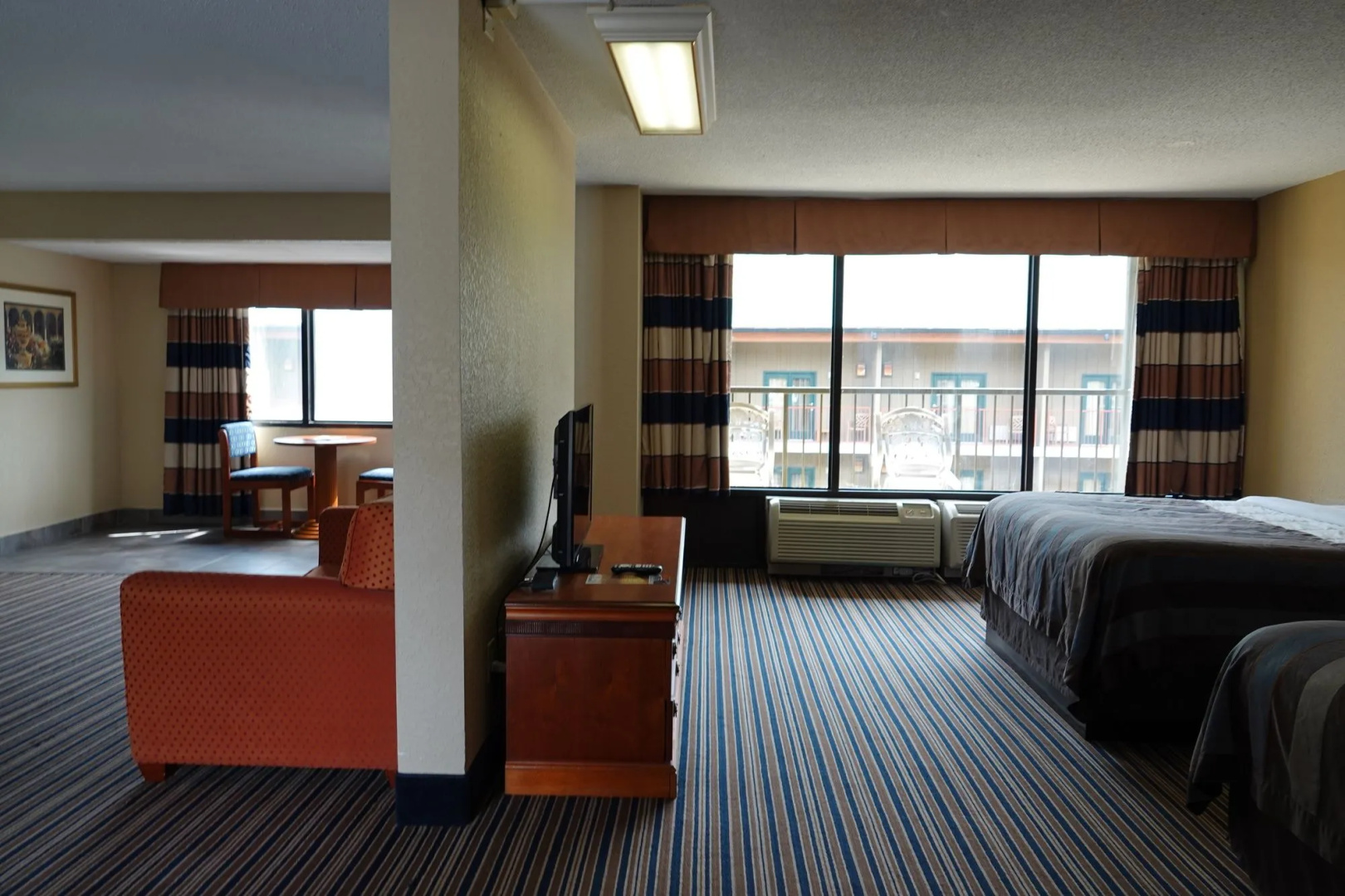 Photo - SureStay Plus Hotel by Best Western Gatlinburg