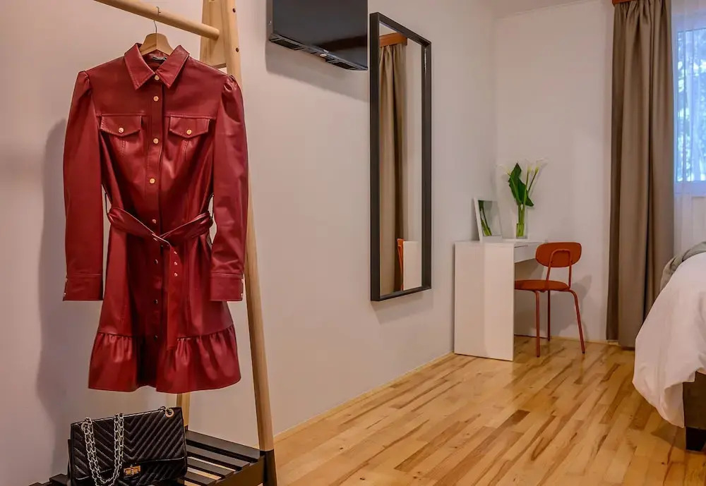 Foto - Yellow house with private parking