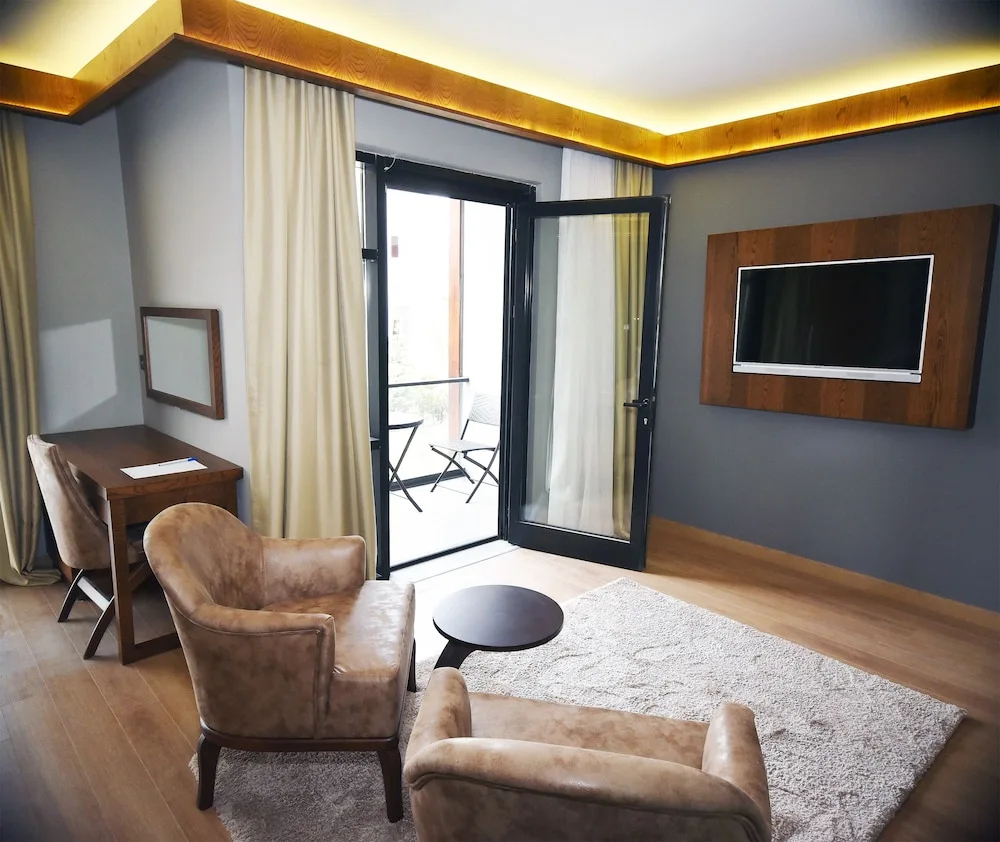 Photo - The Elegant Hotel