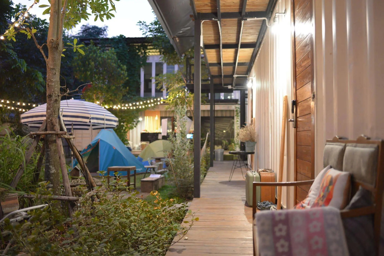 Foto - The Yard Bangkok Hostel