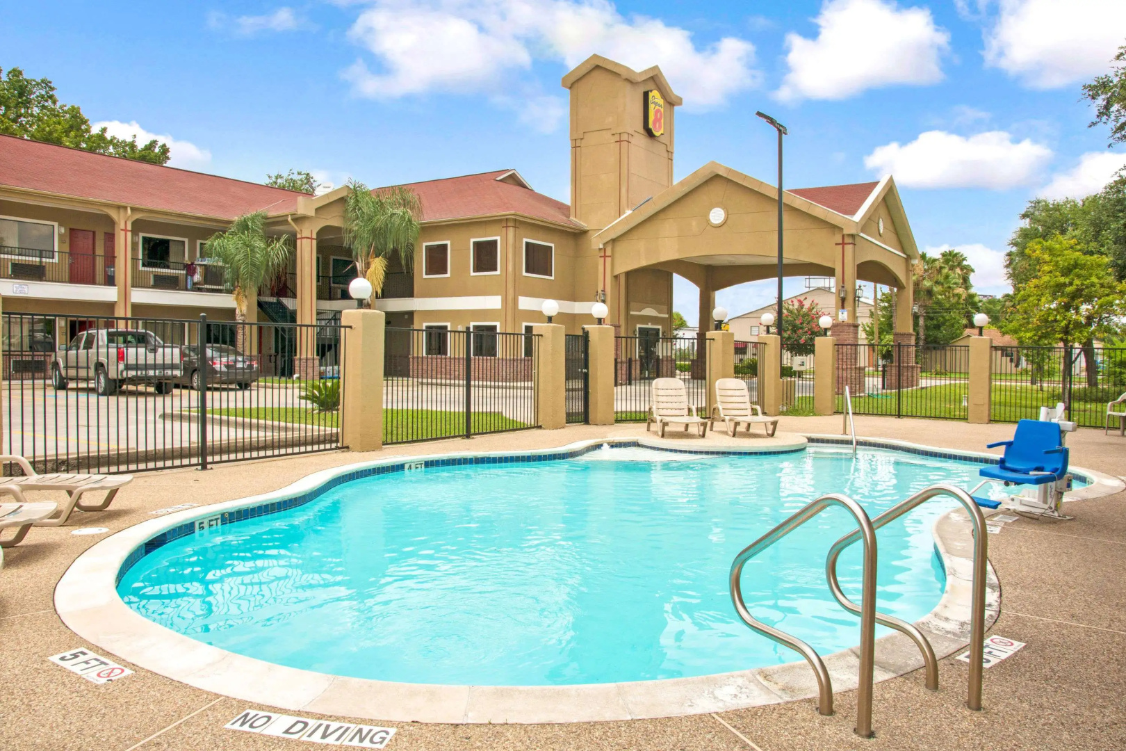 Photo - Super 8 by Wyndham Houston/Brookhollow NW