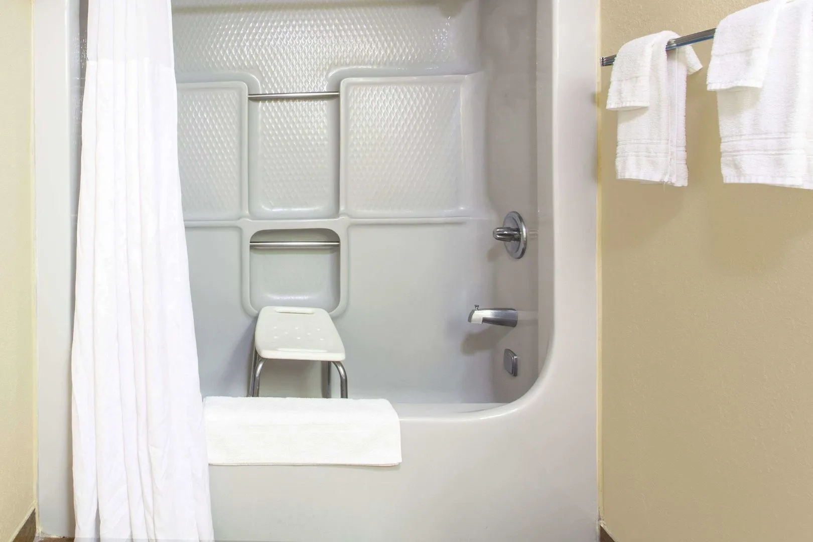 Photo - Clarion Inn & Suites near the Leconte Center Pigeon Forge