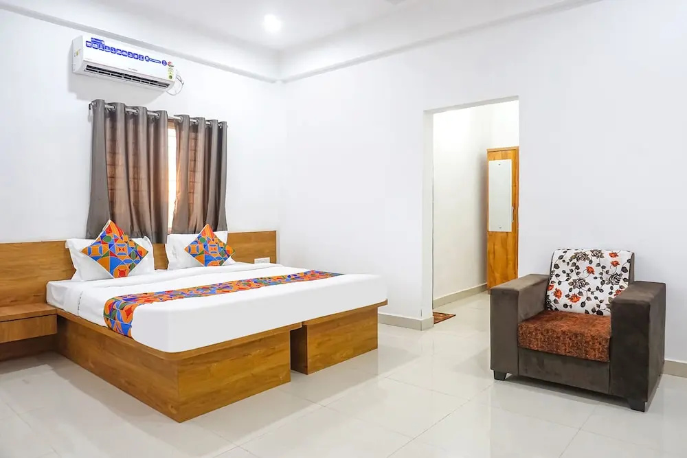 Foto - Fabhotel White House Inn