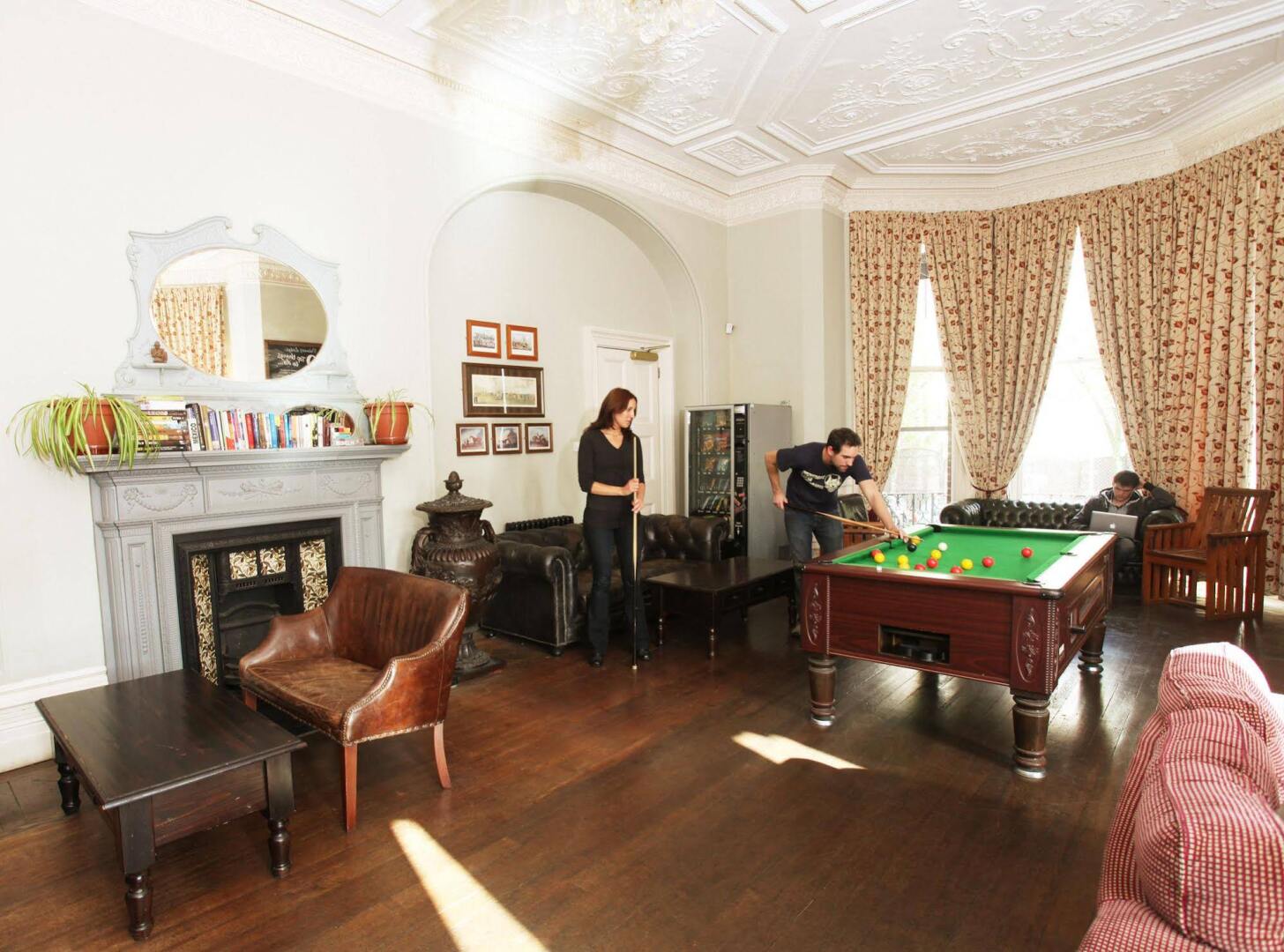 Photo - Palmers Lodge Swiss Cottage