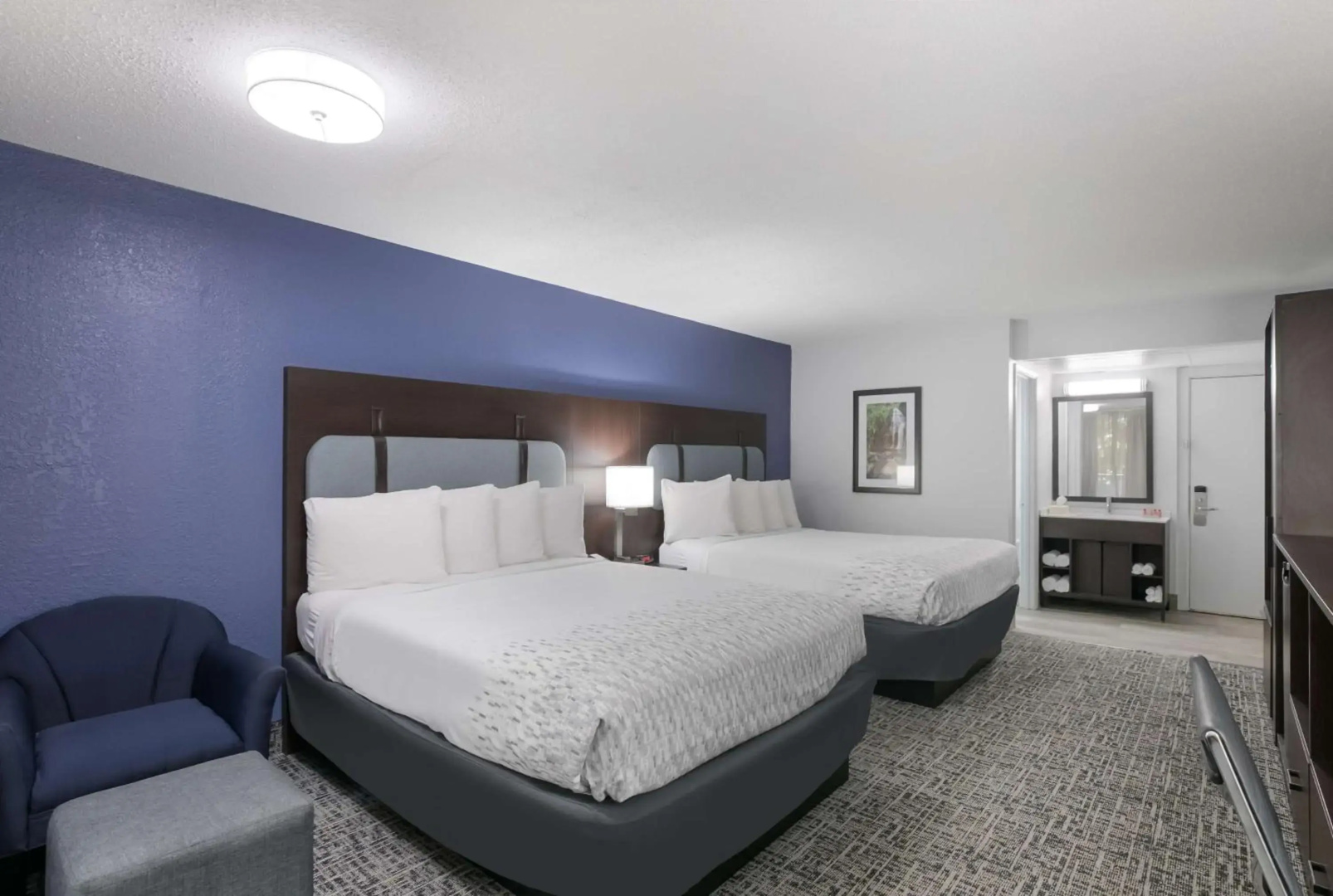 Photo - SureStay Plus Hotel by Best Western Gatlinburg