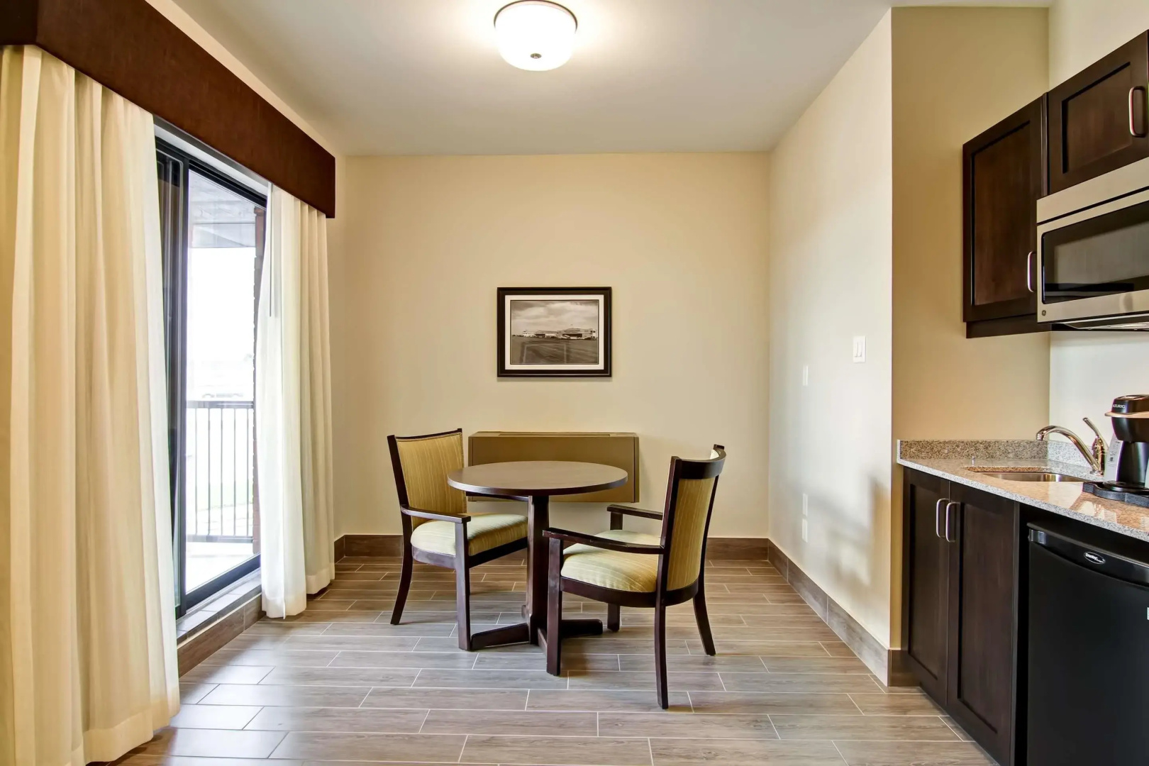 Photo - Best Western London Airport Inn & Suites