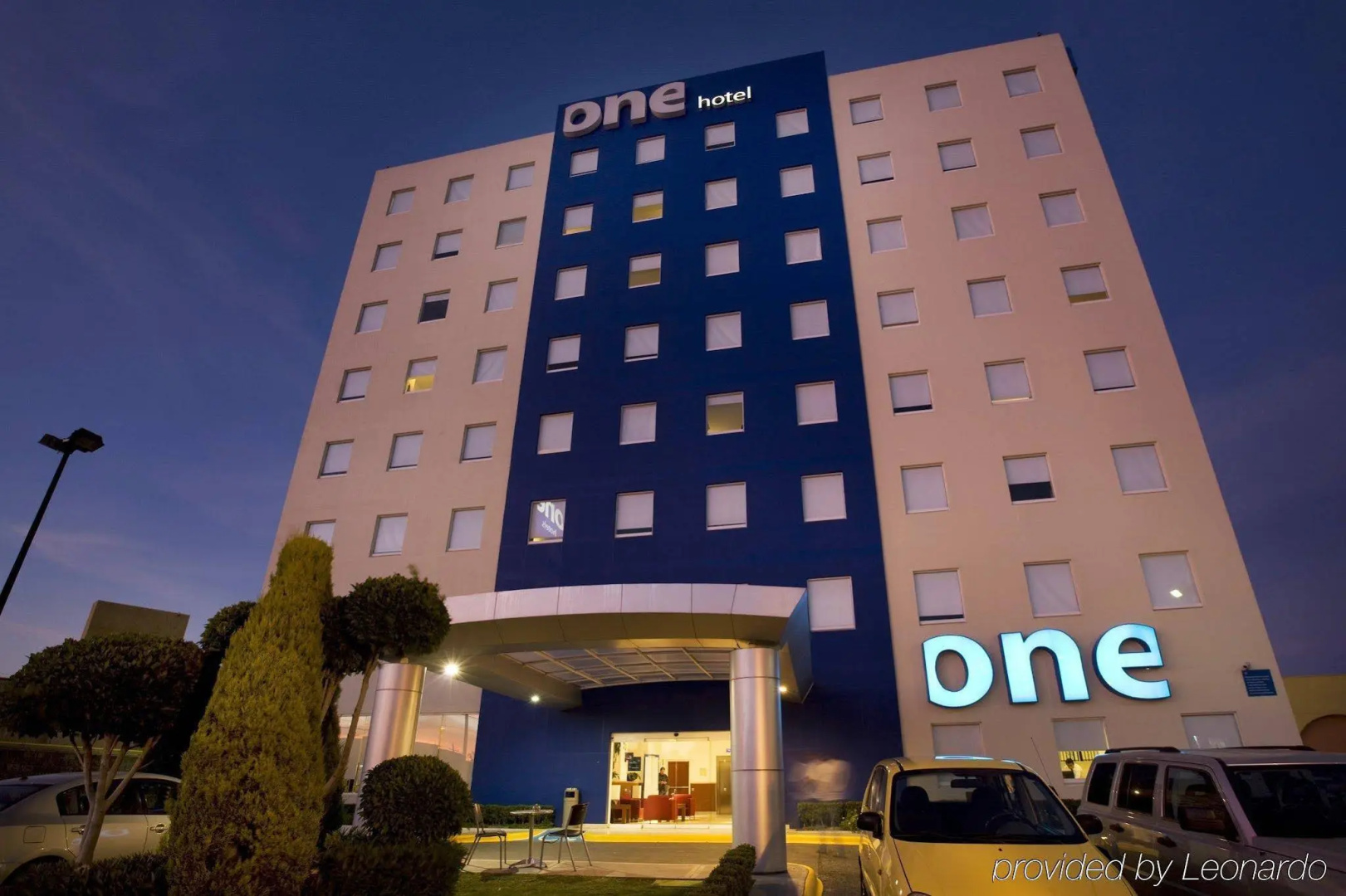 Photo - One Queretaro Plaza Galerias
