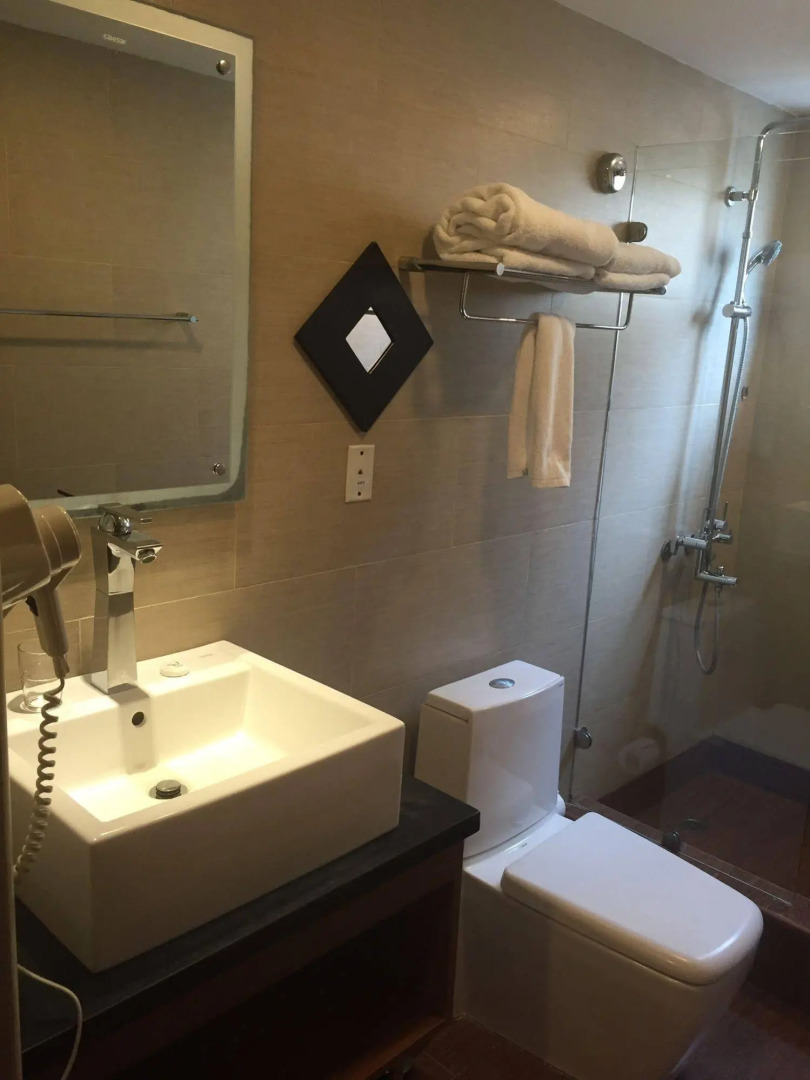 Photo - Weston Suites Hotel