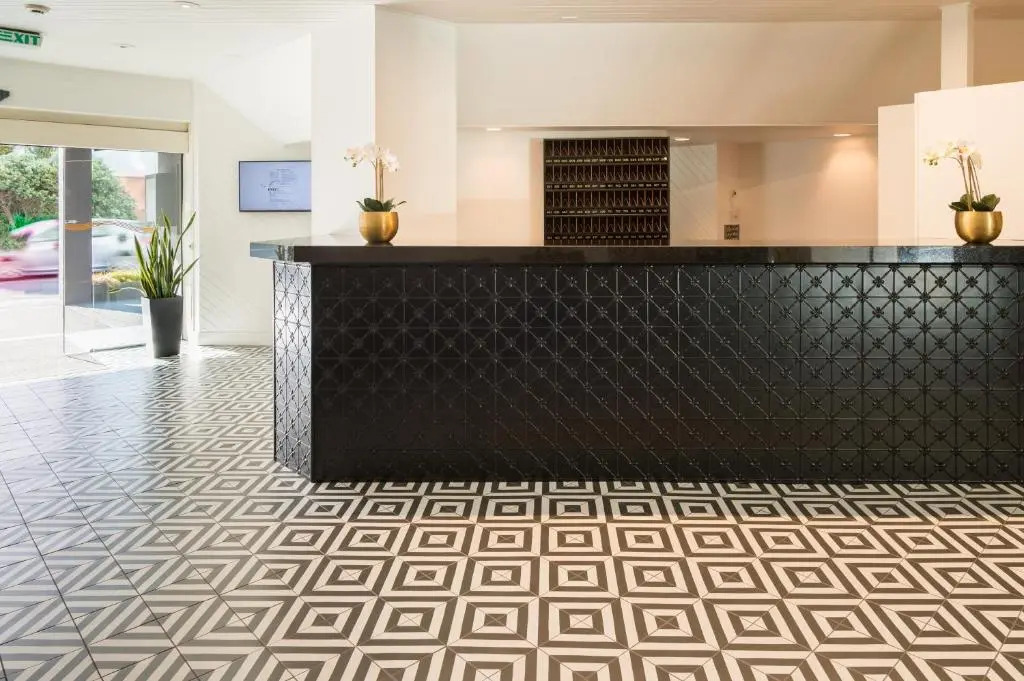 Photo - Bay Plaza Hotel