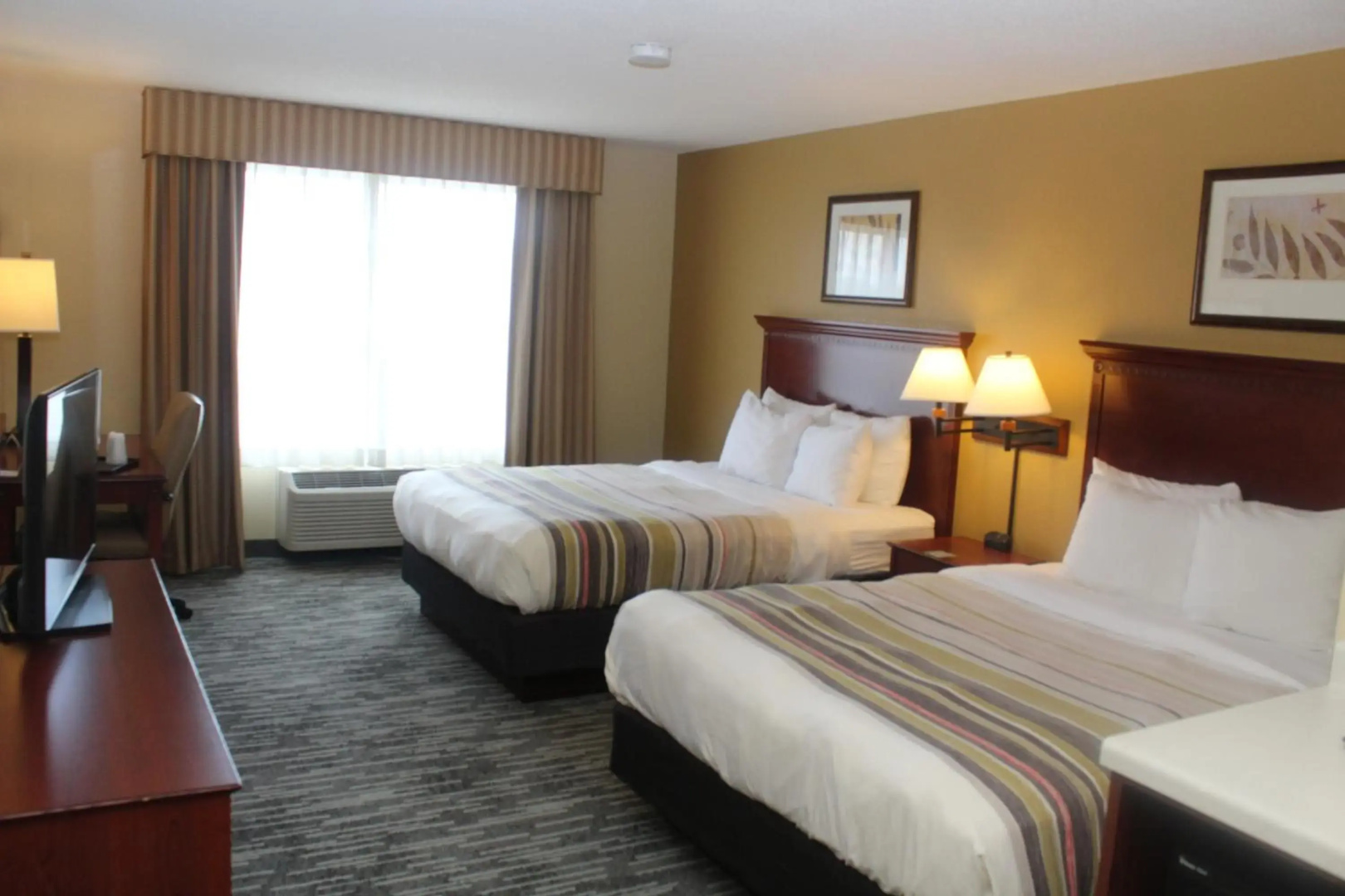 Photo - Country Inn & Suites by Radisson, Crystal Lake, IL