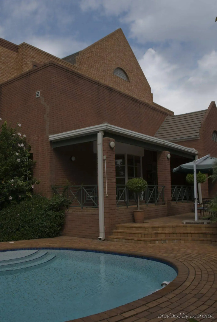 Photo - Road Lodge Sandton Grayston Drive