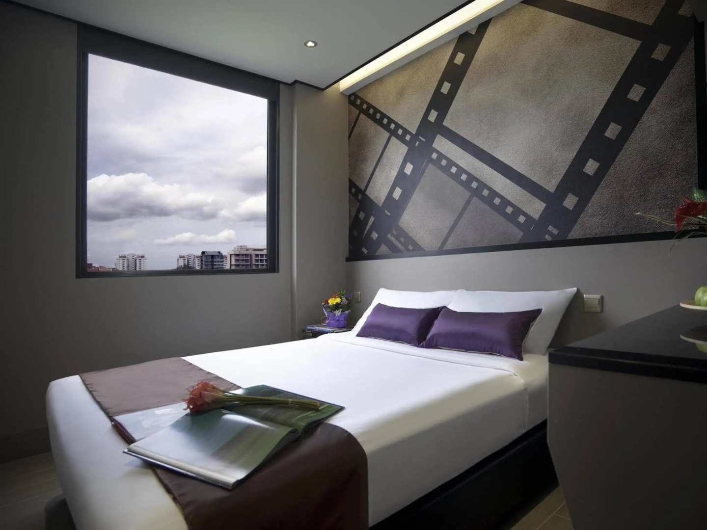 HOTEL 81 PREMIER HOLLYWOOD
