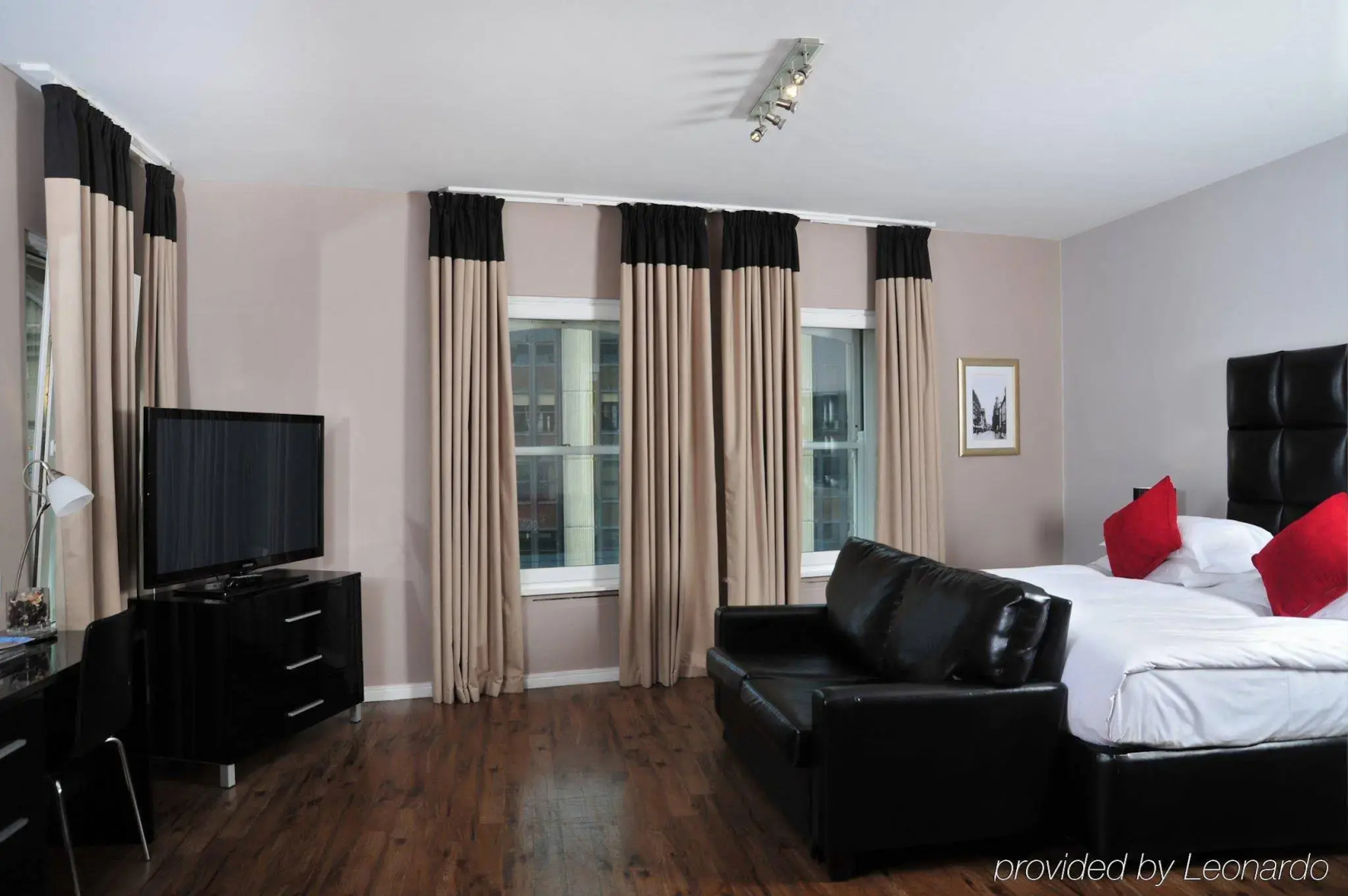 Foto - Royal Hotel Cardiff by Belvilla