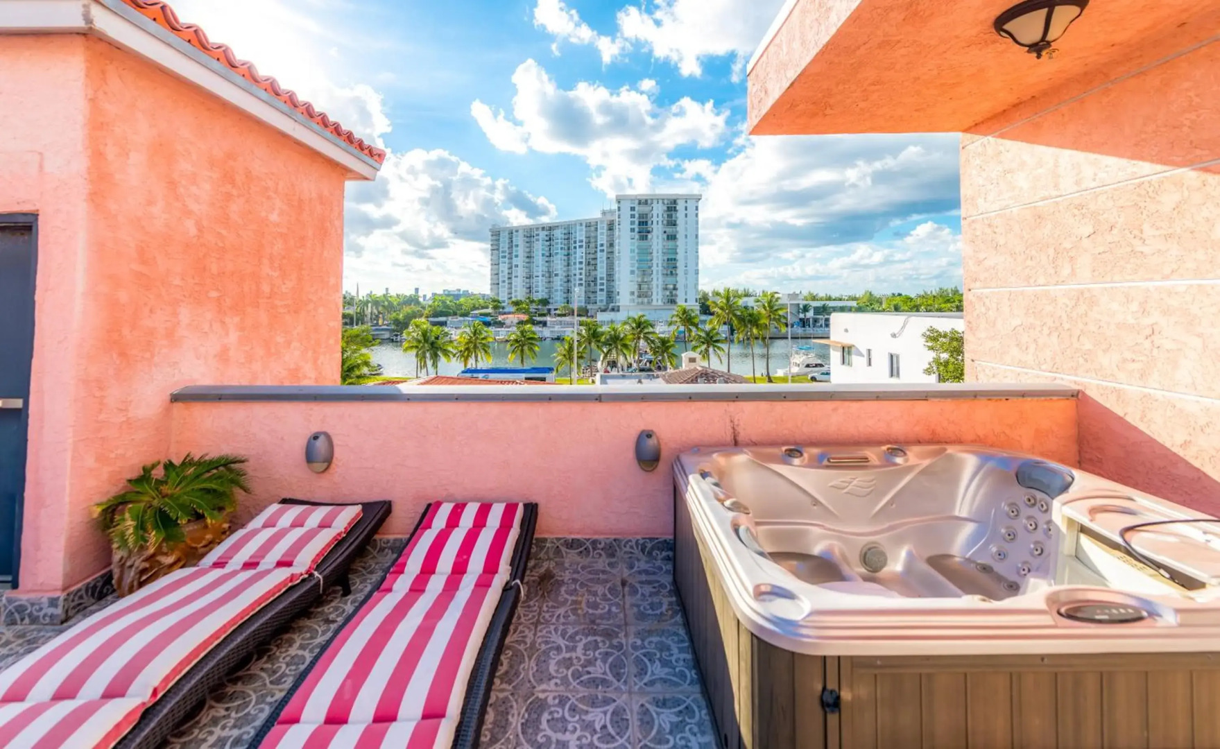 Foto - Secret Garden Miami Beach