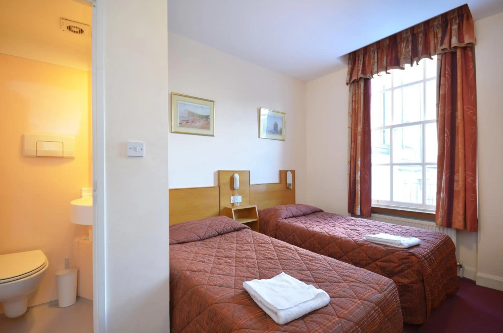 Photo - Seymour Hotel