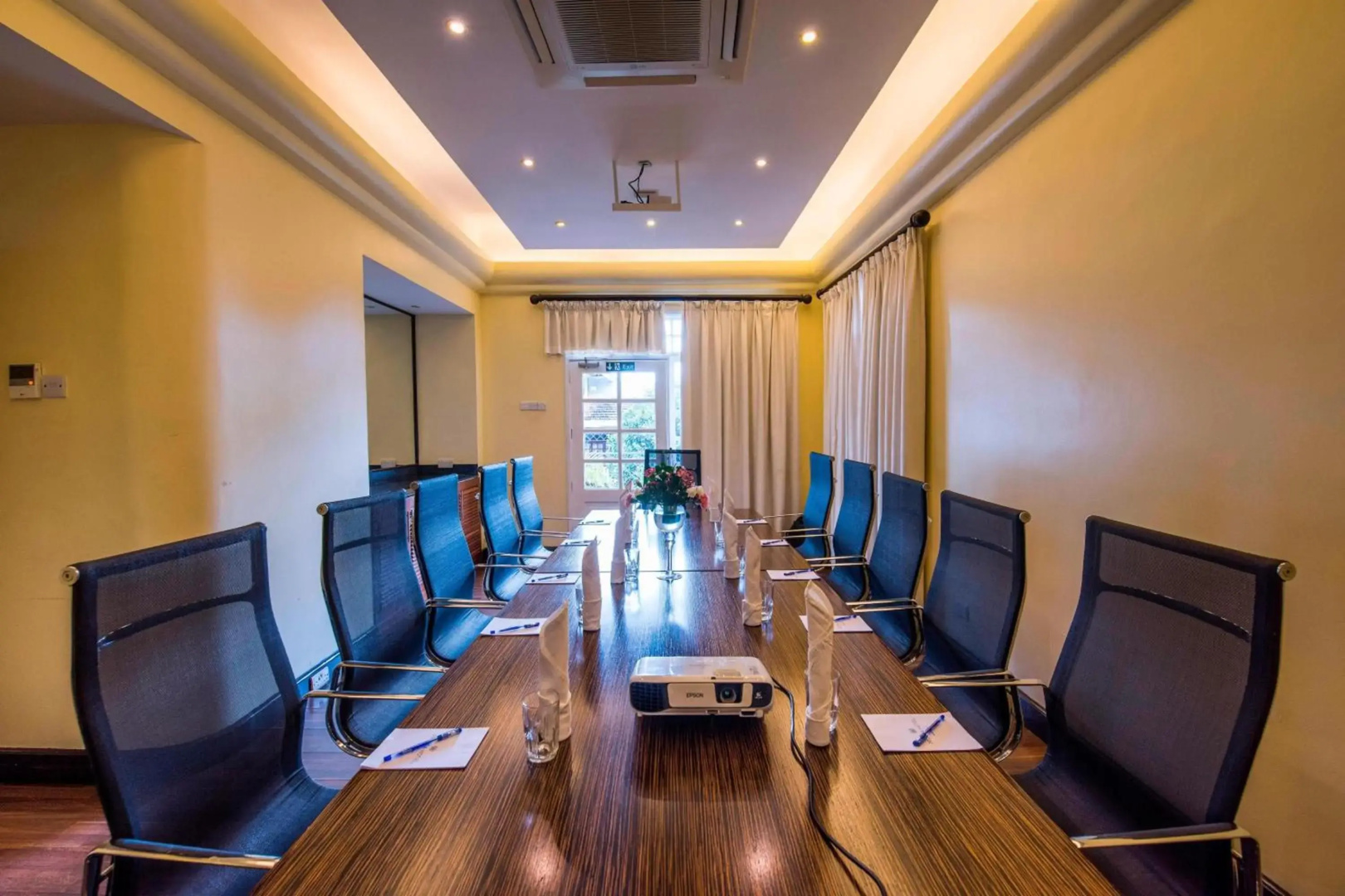 Photo - Protea Hotel by Marriott Dar es Salaam Courtyard