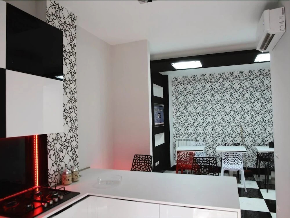 Photo - Black & White G&G