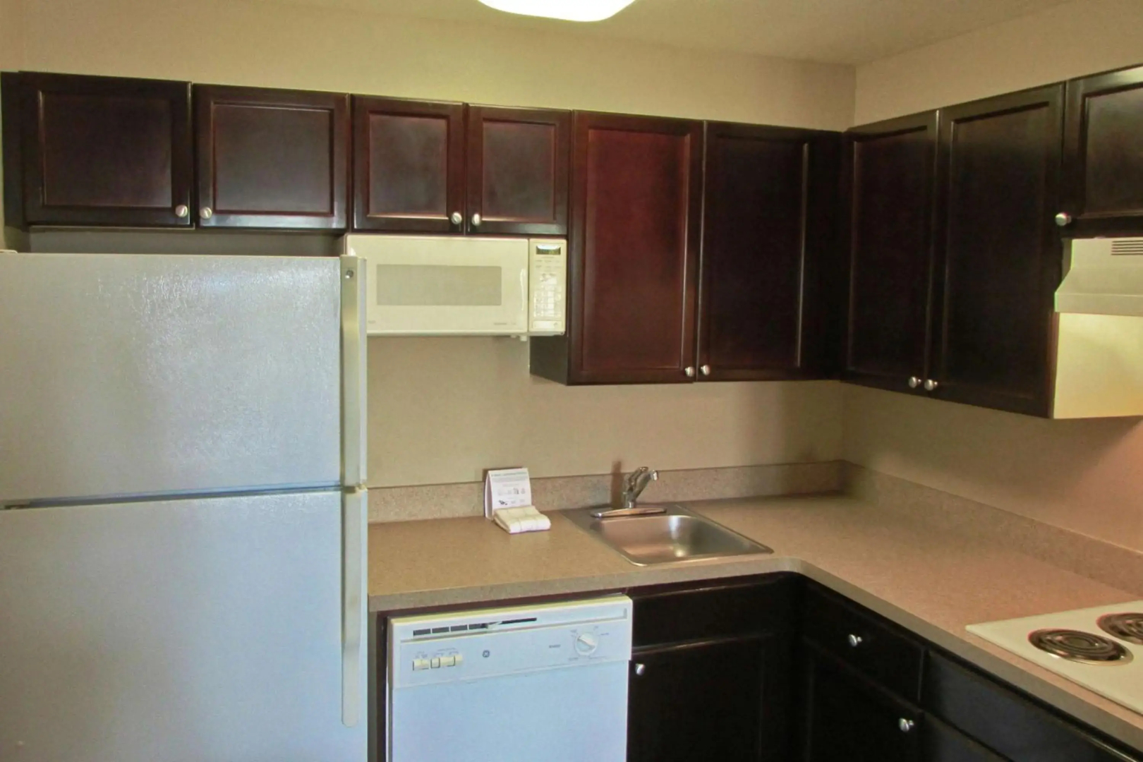 Photo - Studio 6 Suites Jacksonville Deerwood Park FL
