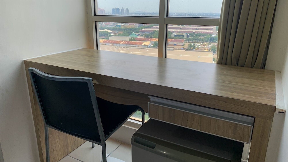Cozy And Tidy Studio At Tifolia Apartment