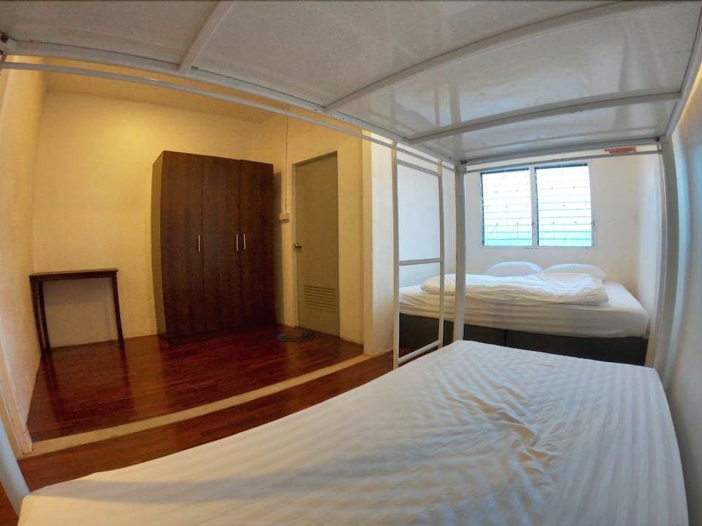 Zleepinezz Hostel