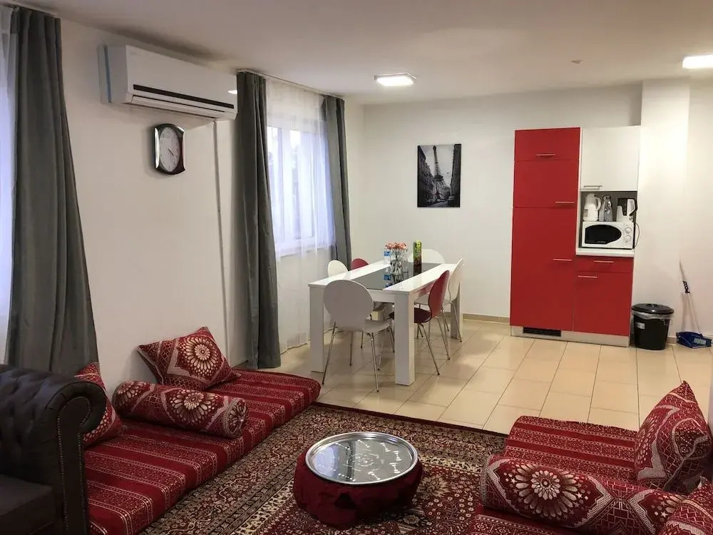 Photo - Sahara Falcon