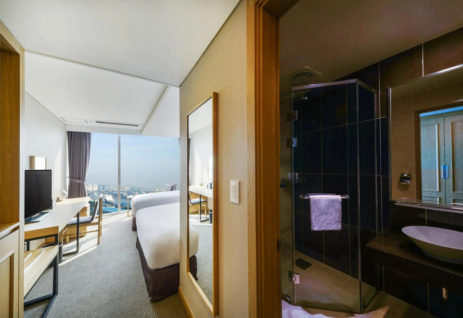 Photo - Harbor Park Hotel