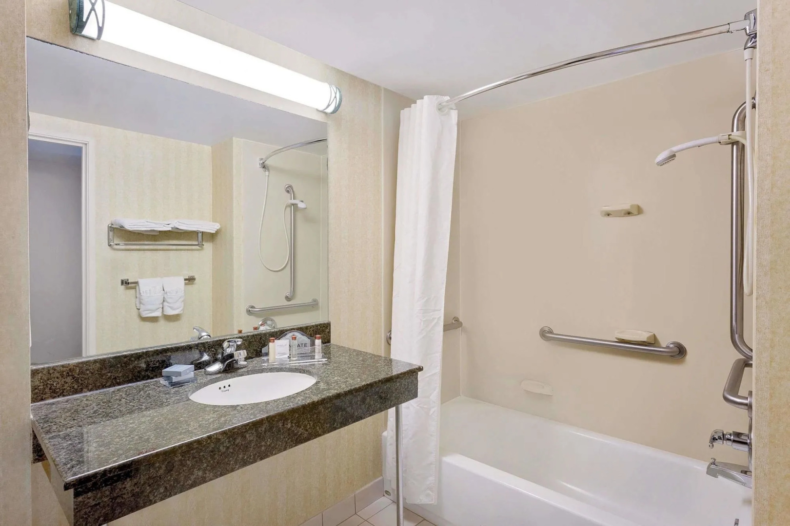 Photo - Comfort Inn & Suites Arlington Heights - Schaumburg