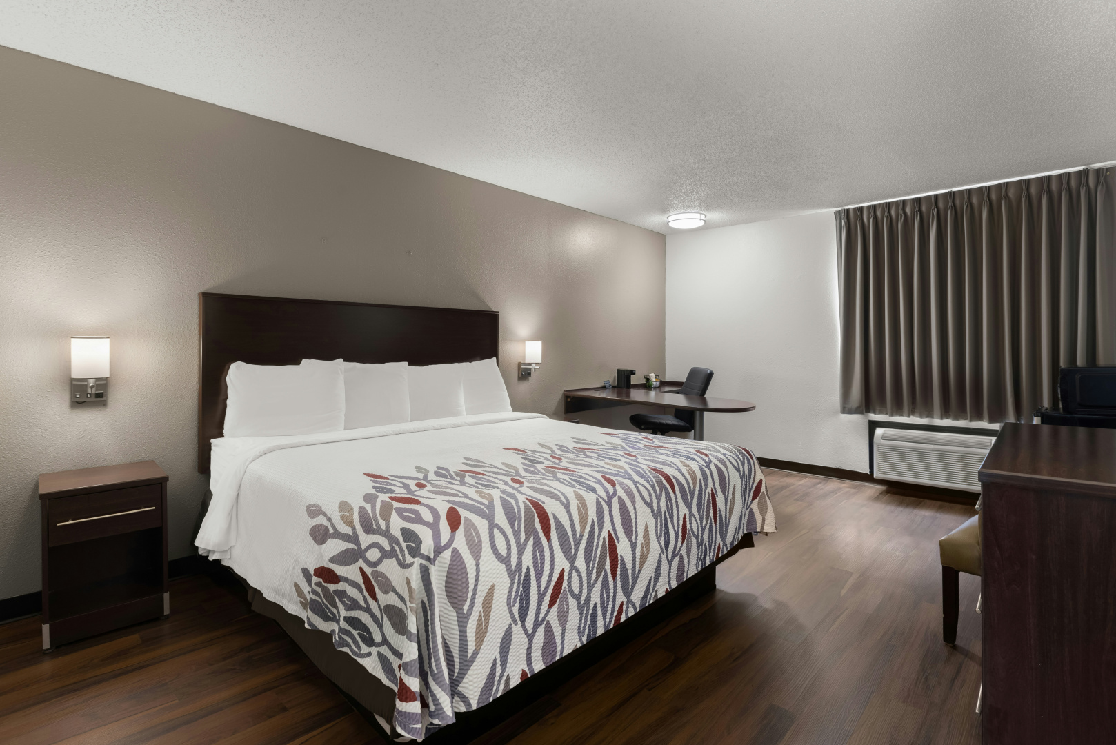 Photo - Red Roof Inn & Suites Savannah Airport
