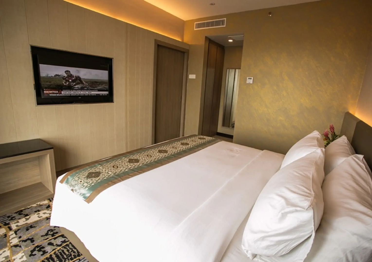 Photo - V8 Hotel