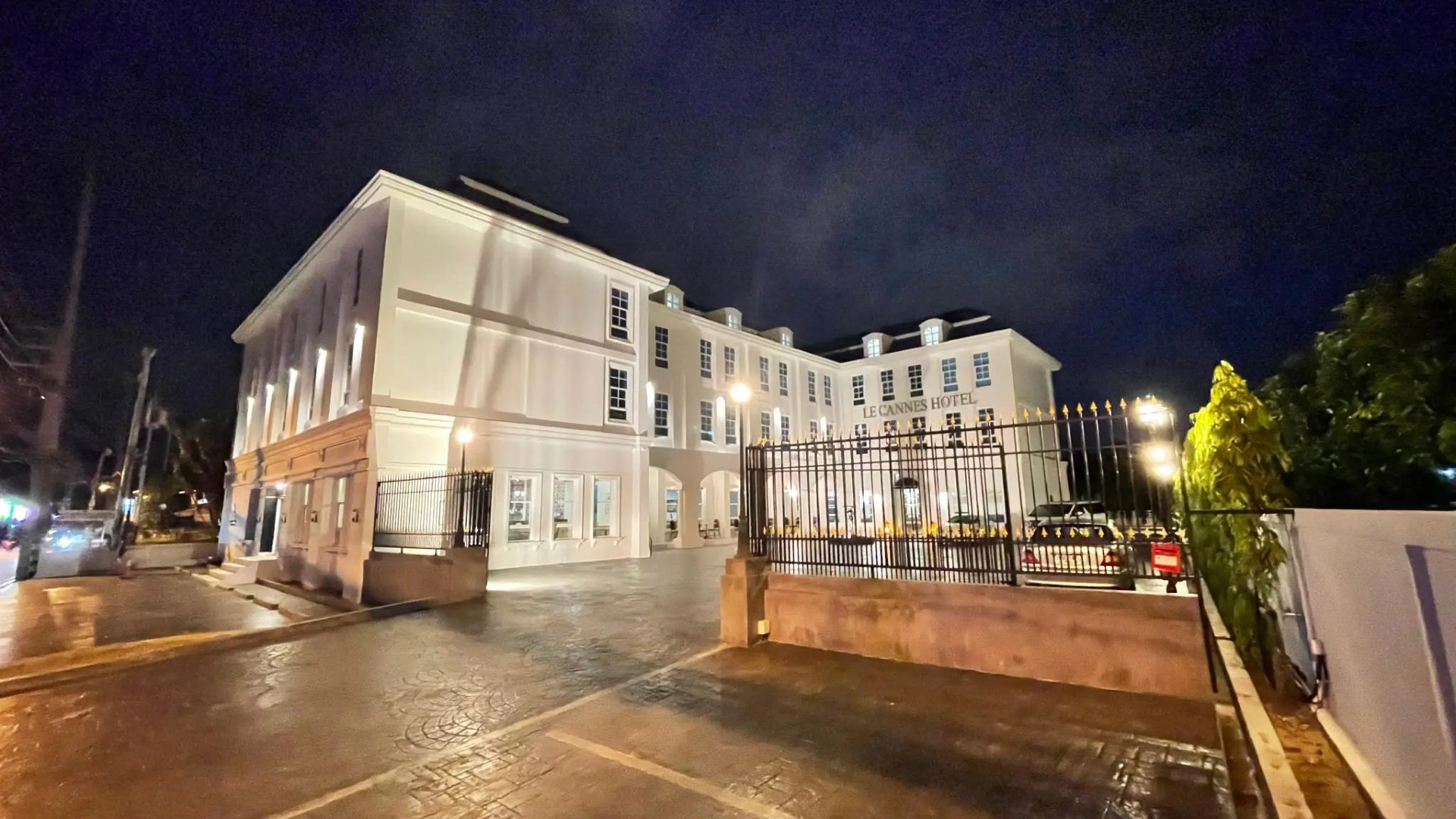 Photo - Le Cannes Hotel