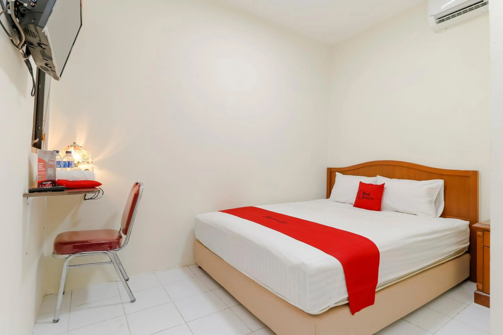 Photo - RedDoorz Plus near Ciputra World Kuningan 2