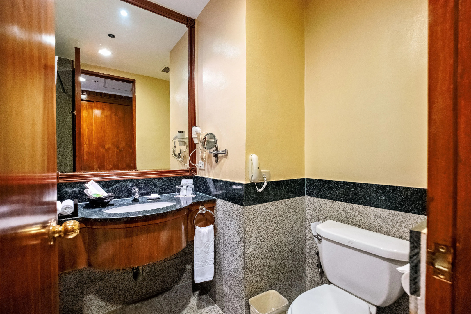Foto - Waterfront Cebu City Hotel & Casino