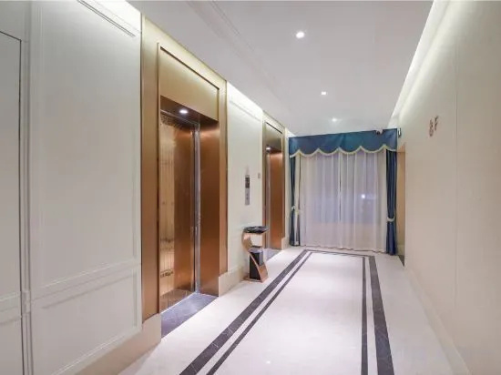 Vienna Hotel (Zhuji Station Baolong Plaza)