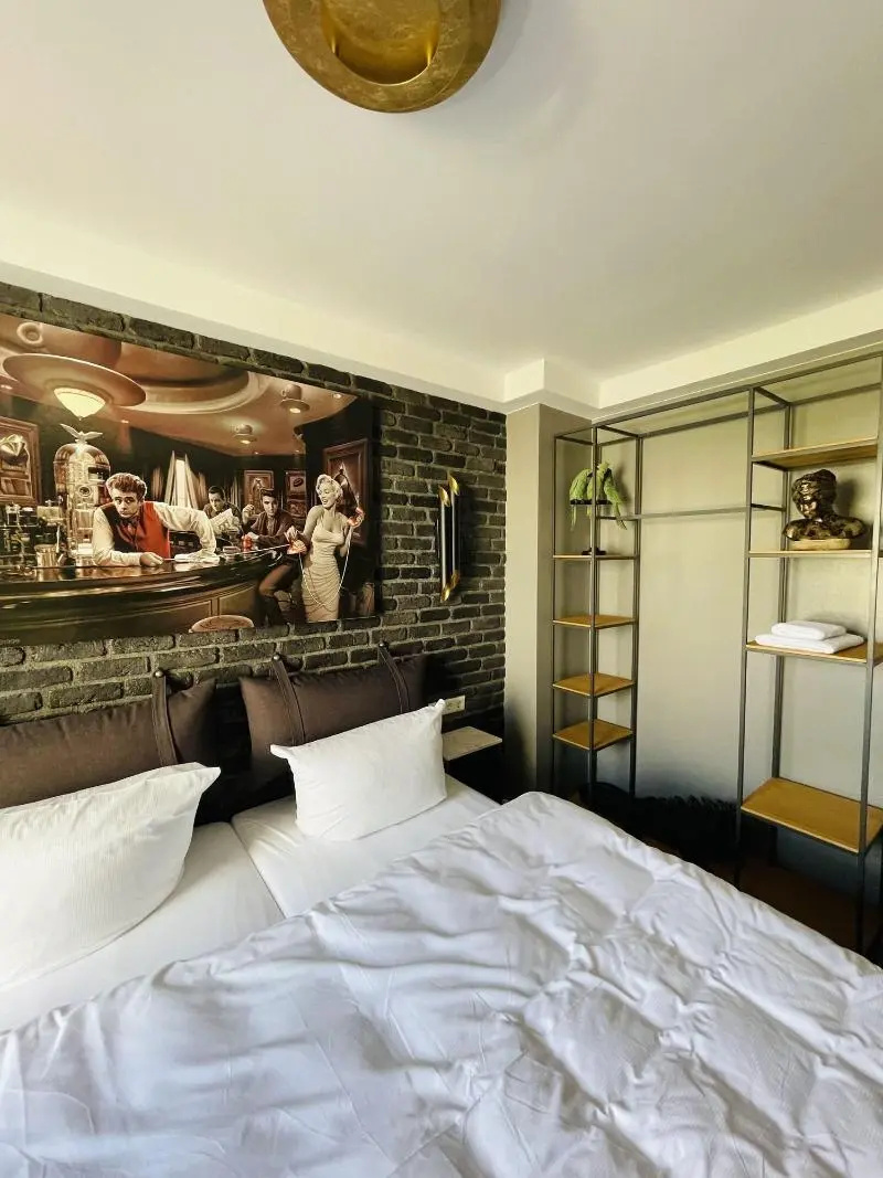 Photo - IQ Hotel