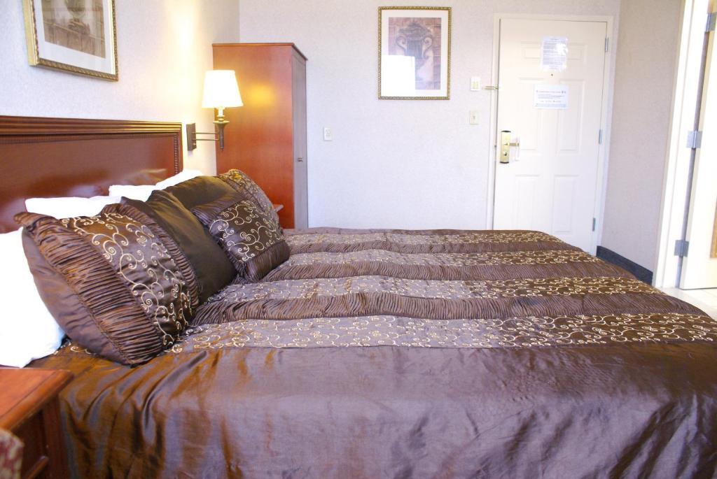 Photo - Raritan Hotel