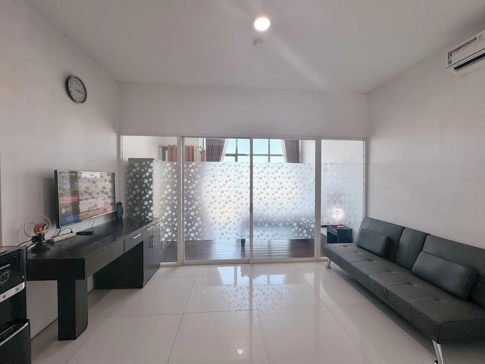 Good Location And Relaxing 1Br Apartment At Aryaduta Residence