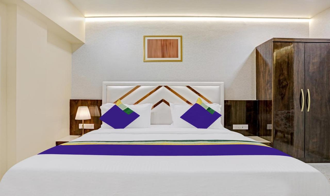 Photo - Treebo Premium Golden Bliss Trimurti Nagar Square
