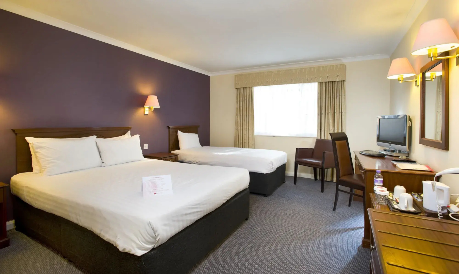 Photo - Thatchers Hotel