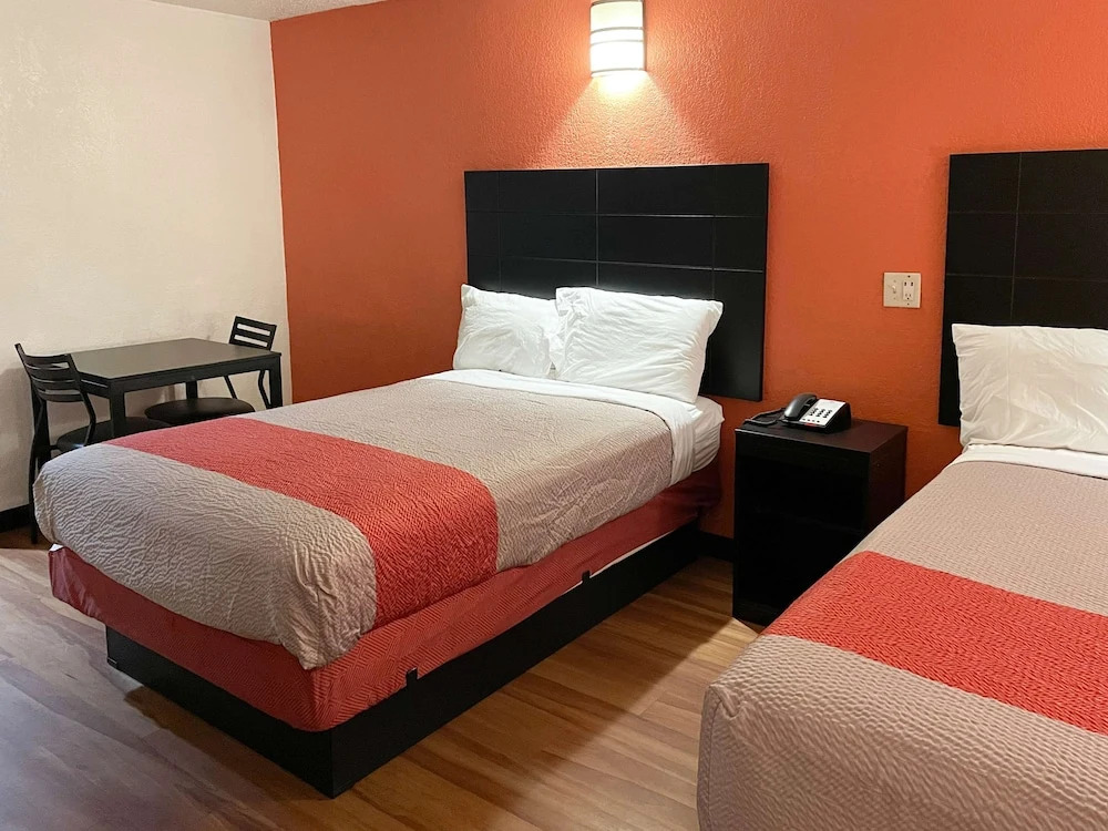 Photo - Studio 6 Houston TX Brookhollow