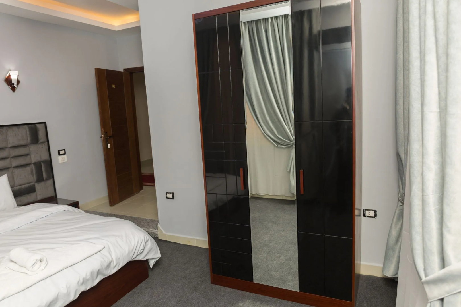 Photo - Capital Hotel