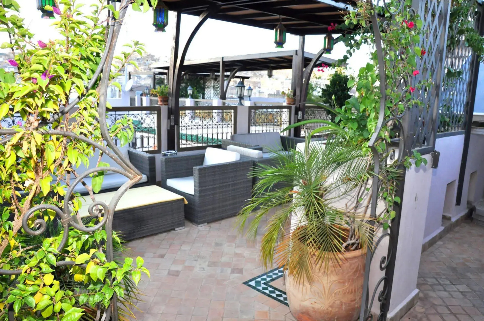 Photo - Riad Andalib