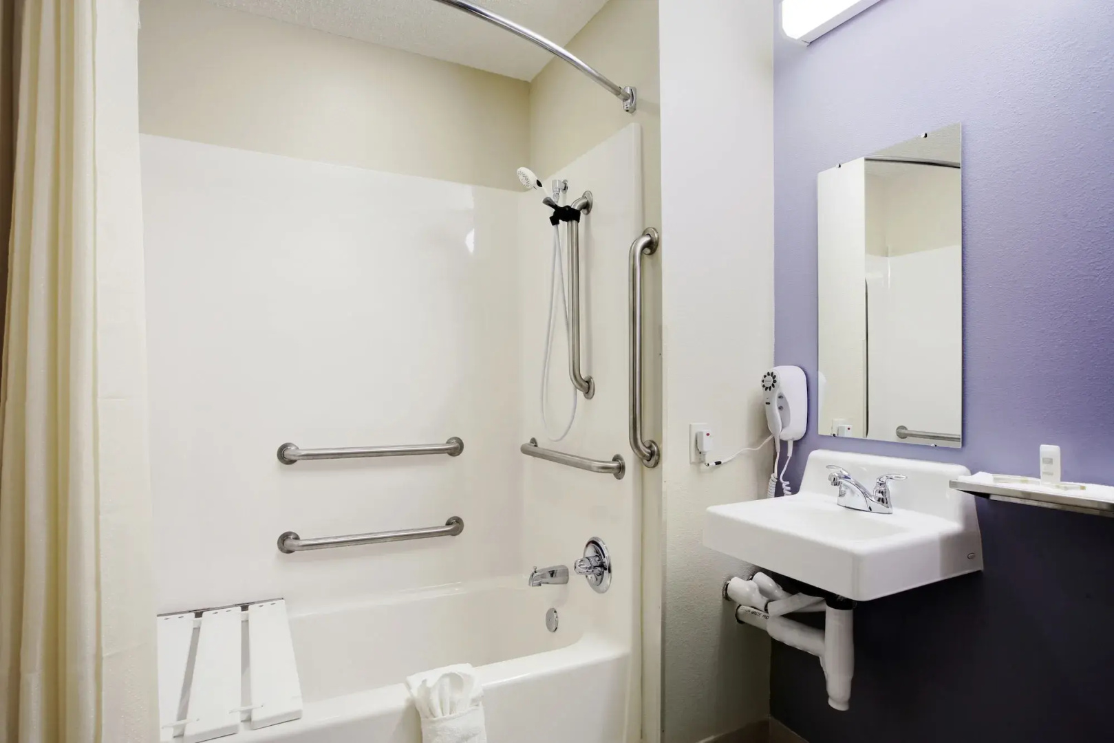 Foto - Hometown Inn & Suites Jacksonville Butler Blvd./Southpoint