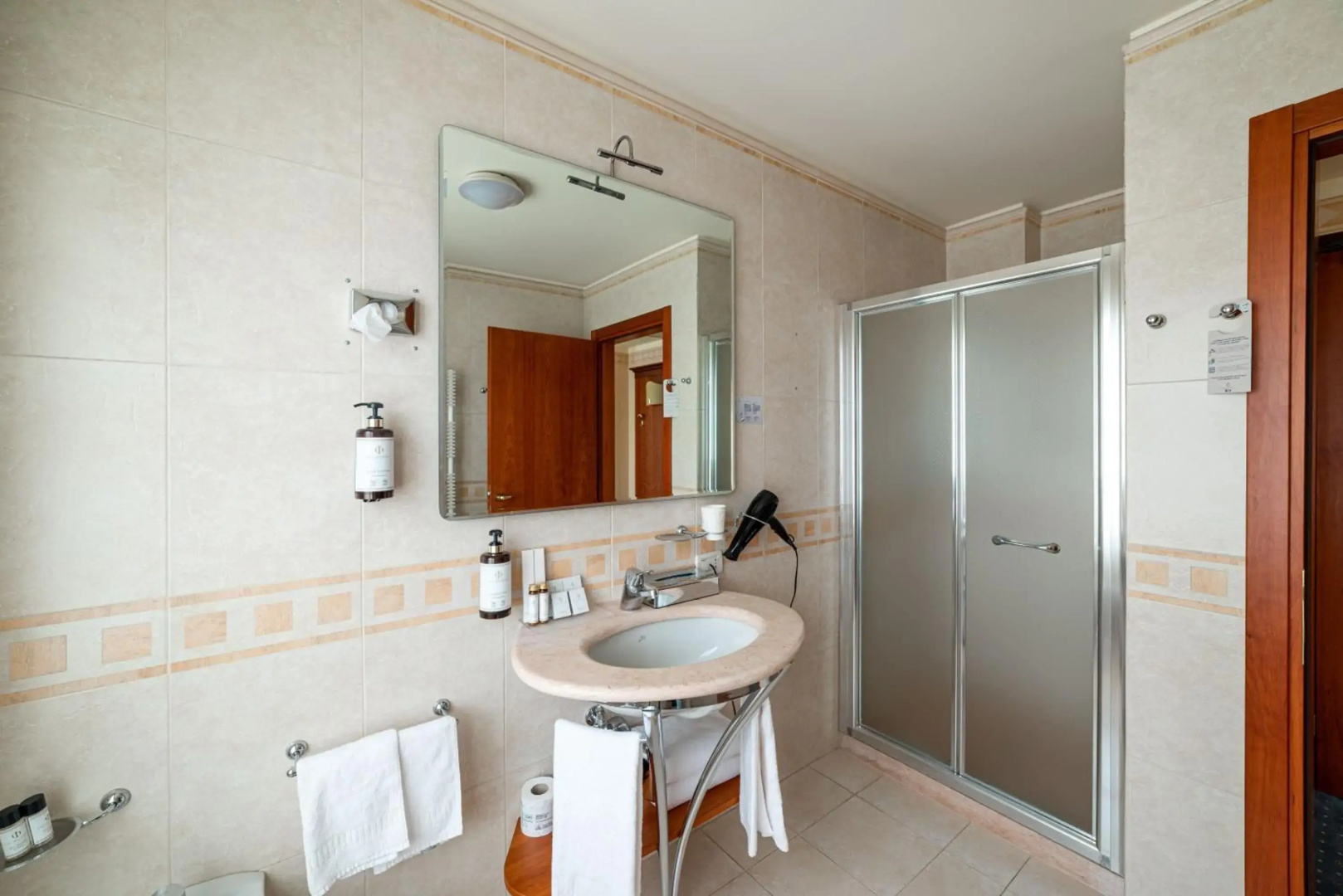 Photo - PHI Hotel Astoria