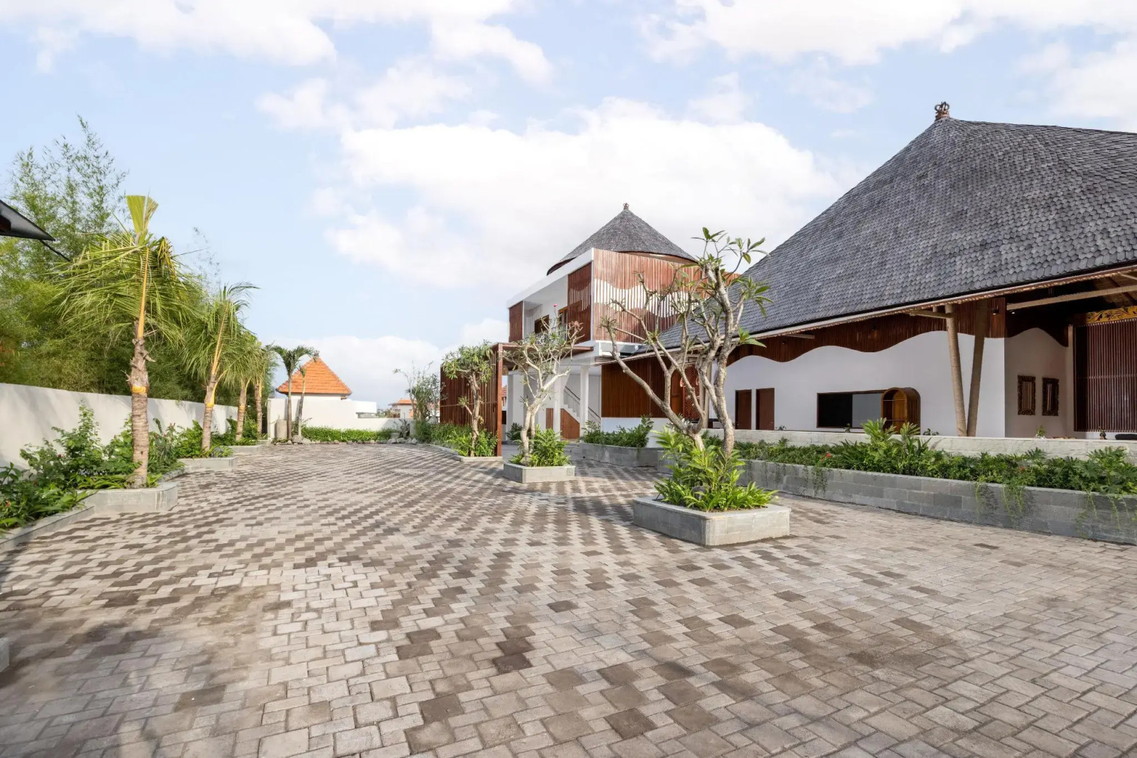 Foto - La Tropica Canggu Bali By Kanaya Hospitality