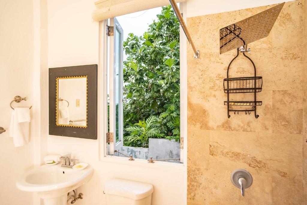 One bdr with private pool and views- Suite 2 at 413