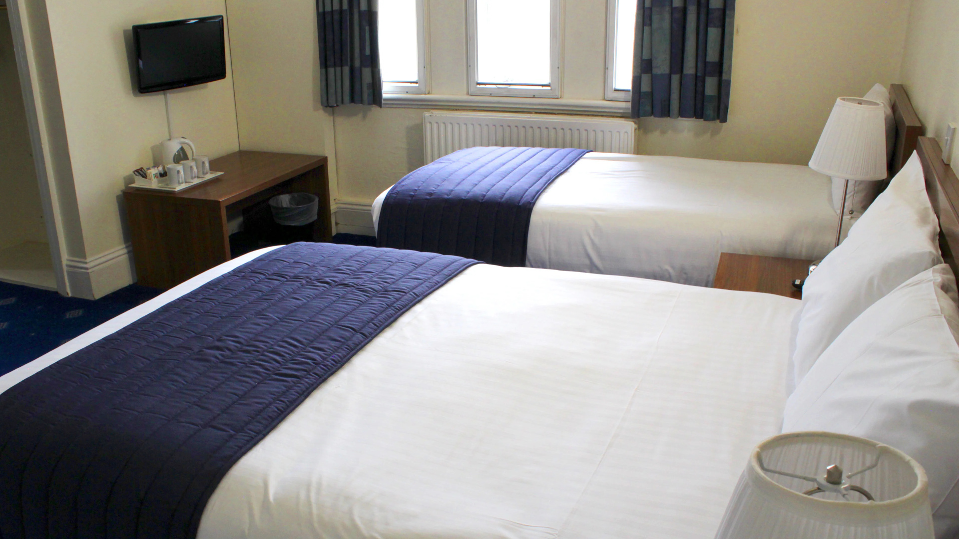 Photo - Discovery Inn - Leeds